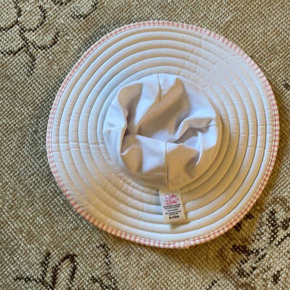 Ruffle butt pink and white infant hat - Picture 6 of 9